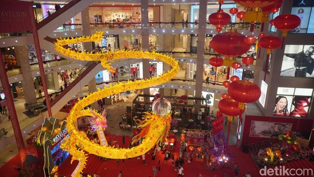 Pavilion Kuala Lumpur menghadirkan dekorasi Tahun Baru Imlek yang menakjubkan. Dekorasi itu bertajuk Dinasti Naga.