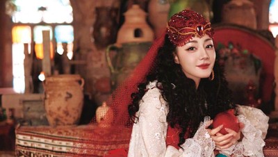 Potret Cantik Dilraba Menari Tradisional, Pakai Baju Daerah Kampung Halaman