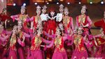 Potret Dilraba Dilmurat, Cantik Menari Pakai Baju Adat Uighur