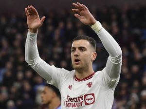 Merson Lihat Operan Dalot ke McTominay: Umpan Silang Beckham!