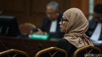 Mantan Dirut Pertamina Galaila Karen Agustiawan saat mengikuti sidang di Pengadilan Tipikor, Jakarta, Senin (12/2/2024).