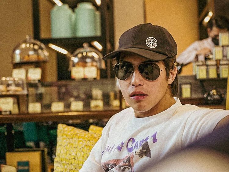 Keseruan El Rumi Makan Bersama Keluarga hingga Jajan Kaki Lima