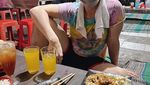 Keseruan El Rumi Makan Bersama Keluarga hingga Jajan Kaki Lima