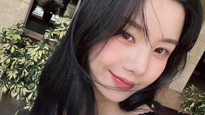7 Gaya Kwon Eunbi eks IZ*ONE Liburan ke Hawaii Pakai Bikini