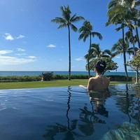 Sejak tahun lalu, Kwon Eunbi mencuri perhatian karena gaya seksinya di festival musik Waterbomb 2023. Penyanyi 28 tahun itu manggung basah-basahan dalam balutan bikini. Dia mengaku banjir tawaran job setelah mengisi acara tersebut. Foto: dok. Instagram @silver_rain.__