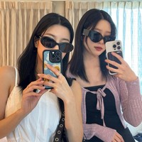 Kwon Eunbi baru-baru ini menikmati waktu liburan di Hawaii. Seperti yang terlihat dalam postingan Instagram-nya, Eunbi pergi bersama Kim Minju, yang pernah menjadi rekan personelnya di grup KPop IZ*ONE. Foto: dok. Instagram @silver_rain.__