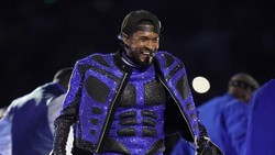 Tampil di Super Bowl 2024, Usher Pakai Off-White Bertabur 394.000 Kristal