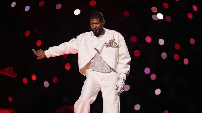 Usher performs during halftime of the NFL Super Bowl 58 football game between the San Francisco 49ers and the Kansas City Chiefs Sunday, Feb. 11, 2024, in Las Vegas. (AP Photo/Brynn Anderson)