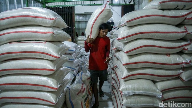 Tok! Pemerintah Naikkan Harga Beras Medium Jadi Rp 13.500/Kg