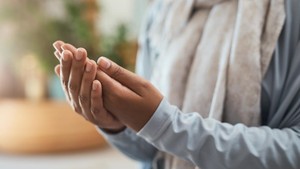 Doa Tarawih dan Witir Pendek Lengkap, Beserta Keutamaannya