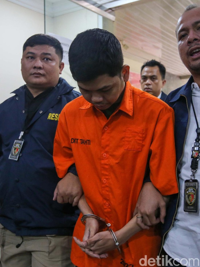Ini Tampang Yudha Arfandi Pembunuh Anak Tamara Tyasmara Polisi telah menetapkan Yudha Arfandi (33), kekasih Tamara Tyasmara, terkait kasus kematian anak Tamara, Dante (6), di kolam renang kawasan Duren Sawit, Jakarta Timur, Senin (12/2/2024).