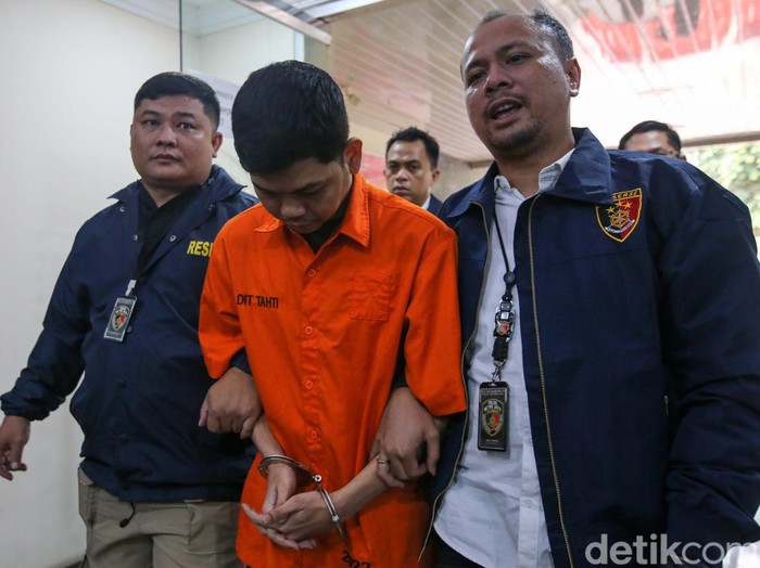 Ini Tampang Yudha Arfandi Pembunuh Anak Tamara Tyasmara Polisi telah menetapkan Yudha Arfandi (33), kekasih Tamara Tyasmara, terkait kasus kematian anak Tamara, Dante (6), di kolam renang kawasan Duren Sawit, Jakarta Timur, Senin (12/2/2024).