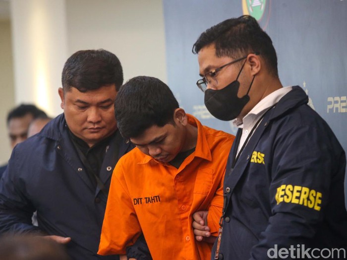 Ini Tampang Yudha Arfandi Pembunuh Anak Tamara Tyasmara Polisi telah menetapkan Yudha Arfandi (33), kekasih Tamara Tyasmara, terkait kasus kematian anak Tamara, Dante (6), di kolam renang kawasan Duren Sawit, Jakarta Timur, Senin (12/2/2024).