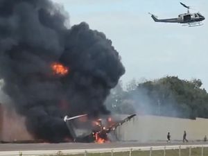 Ngeri! Jet Pribadi Mati Mesin, Mendarat di Jalanan dan Meledak