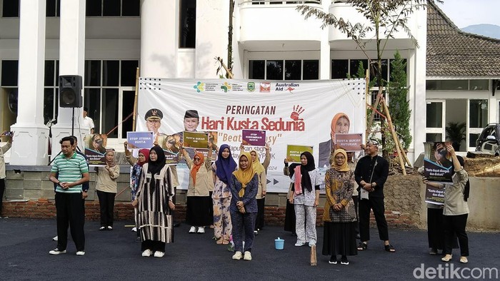 Kampanye hari Kusta Sedunia di Halaman Kantor Setda Kuningan, Senin (12/2/2024)