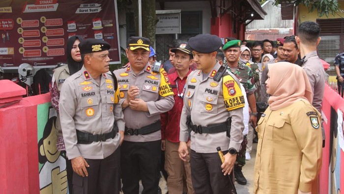 Kapolres dan Kapolsek Mandau saat mendampingi Wakapolda Riau (Dok Polres Bengkalis)