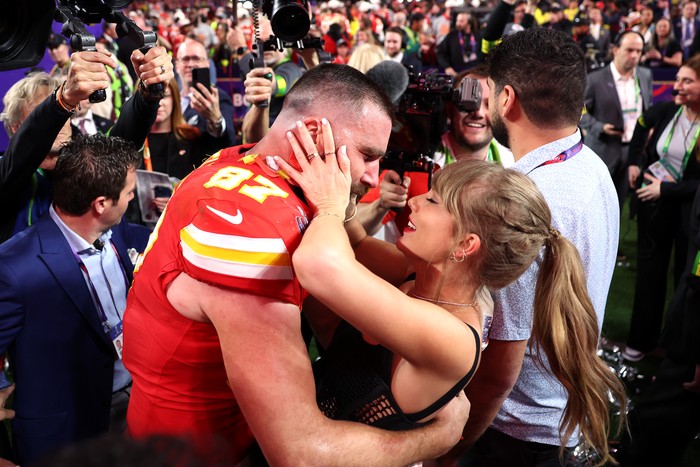 Kemesraan Taylor Swift dan Travis Kelce di Super Bowl 2024