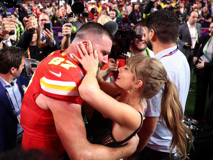 Kemesraan Taylor Swift dan Travis Kelce di Super Bowl 2024