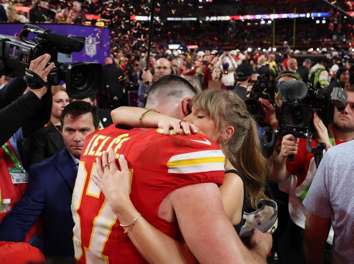 Kemesraan Taylor Swift dan Travis Kelce di Super Bowl 2024