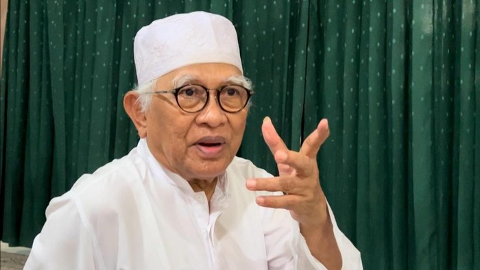 Kiai Haji Ahmad Mustofa Bisri di kediamannya Kelurahan Leteh, Rembang, Senin (12/2/2024).
