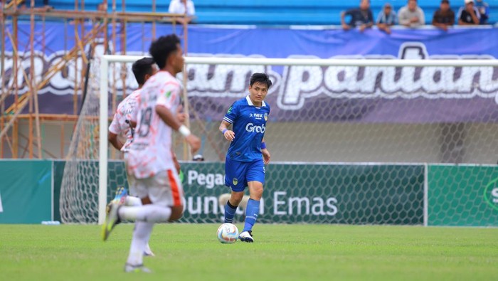 Bek PSIM Jogja, Kim Bong-jin saat menghadapi Persiraja Aceh di Stadion Mandala Krida, Rabu (17/1/2024).