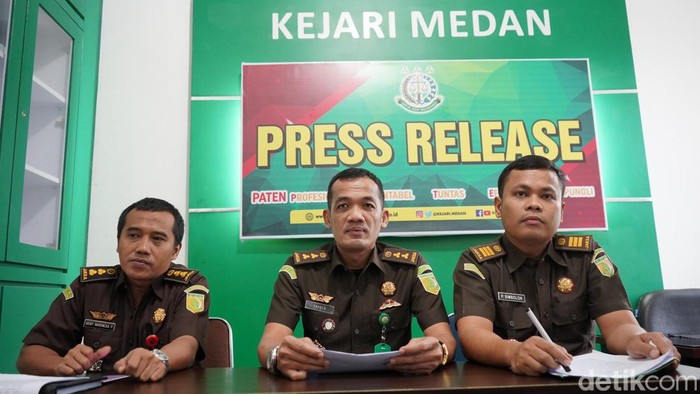 Klarifikasi Kejari Medan soal emak-emak ngomel di Kejari Medan yang viral di media sosial. (Goklas Wisely/detikSumut)