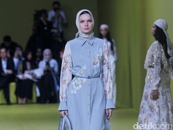 Foto: 10 Koleksi Baju Lebaran 2024 dari Mandjha Hijab Karya Ivan Gunawan