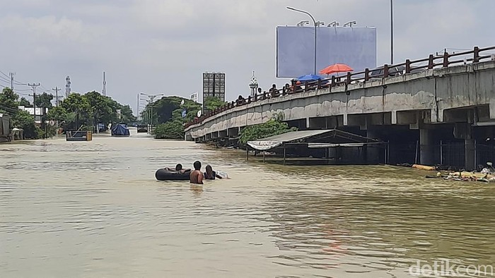 Kondisi banjir di Desa Karanganyar, Demak, Senin (12/2/2024).