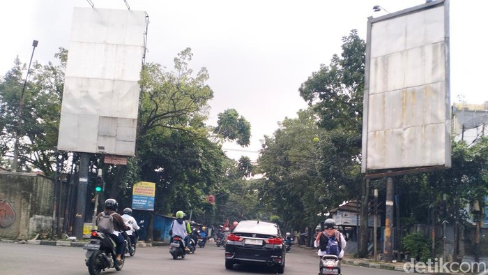 Kondisi Jalan Rajawali Bandung yang kini bersih dari APK pada Senin (12/2/2024).
