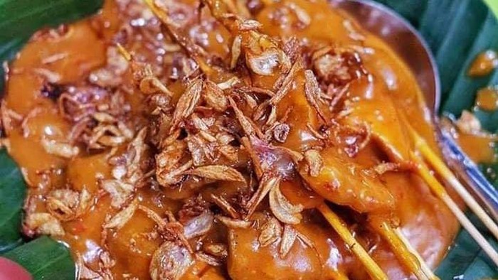 Lamak Bana! 20 Sate Padang Sedap Berempah Ada di Sini