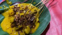 Rawamangun menawarkan banyak pilihan sate Padang enak, termasuk Sate Padang Ajo Laweh Andesti yang disebut-sebut punya aroma harum nikmat. Harganya sekitar Rp 30 ribuan per porsi. Foto: Om Baliku via Google Image