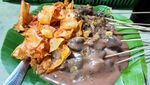 Lamak Bana! 20 Sate Padang Sedap Berempah Ada di Sini