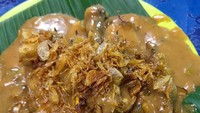 Di Radio Dalam, ada Sate Padang Salero AJO yang juga terkenal enak. Isiannya ada lidah, daging, dan usus. Banyak yang suka karena bumbunya meresap sampai ke dalam isian sate. Harganya sekitar Rp 35 ribu di aplikasi ojek online. Foto: Edi Santo via Google Image