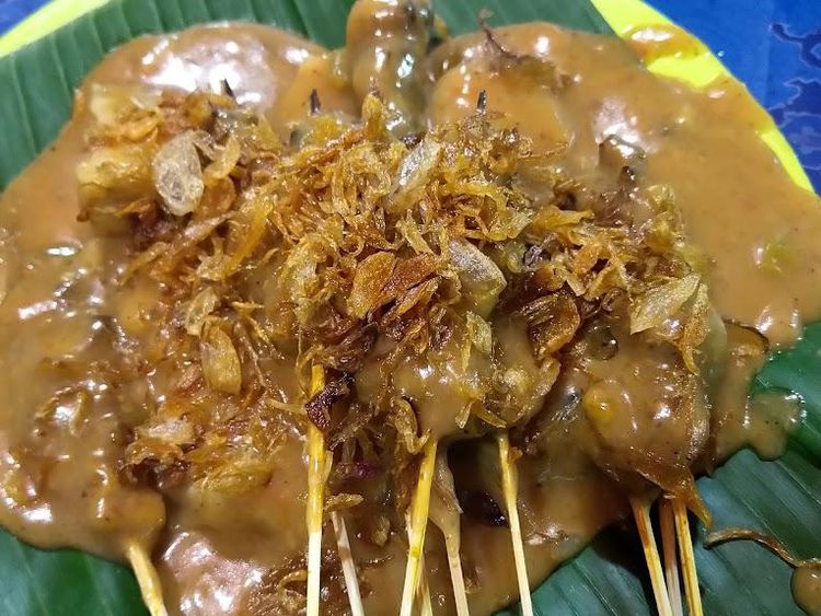 Lamak Bana! 20 Sate Padang Sedap Berempah Ada di Sini