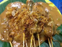 Lamak Bana! 20 Sate Padang Sedap Berempah Ada di Sini