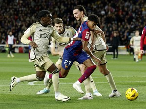 Barcelona Ditahan Imbang Granada 3-3