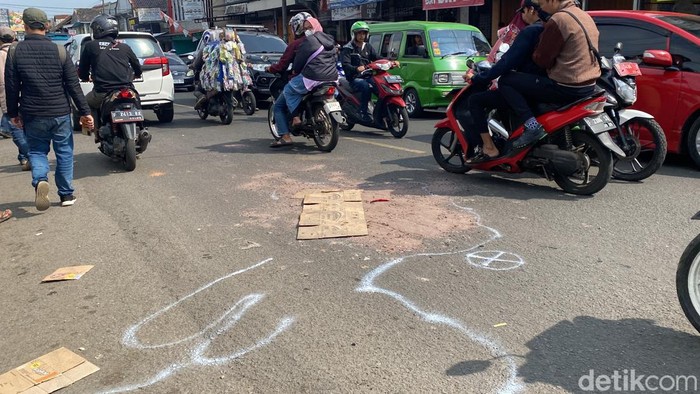 Lokasi kecelakaan pemotor yang tewas terlindas truk bermuatan semen di Sukabumi.