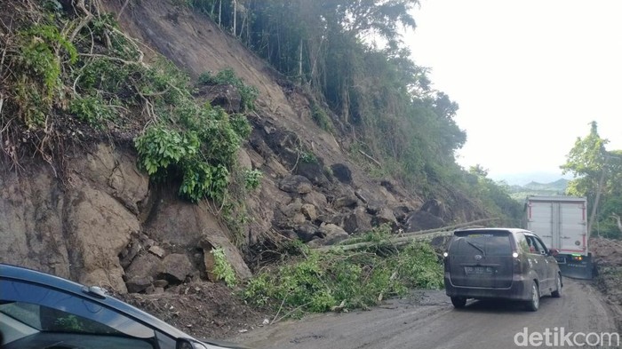 Longsor terjadi di Tompo Ladang Jalan Poros Maros-Bone. Agung Pramono/detikSulsel