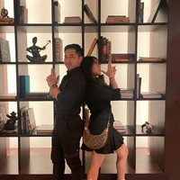 Beberapa waktu lalu Kenzo dan Lovely sempat membagikan potret kebersamaan mereka saat dinner bareng. Tampil kompak, keduaanya tampak sama-sama mengenakan pakaian berwarna hitam. Foto: Instagram