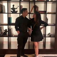 Foto-foto mesra dan kompak Lovely dan Kenzo itu dibagikan ke akun Instagram masing-masing. Seperti dalam foto, keduanya berpose saling bertatapan dengan memamerkan ekspresi kocaknya. Lovely juga tampak menggandeng tangan Kenzo. Foto: Instagram