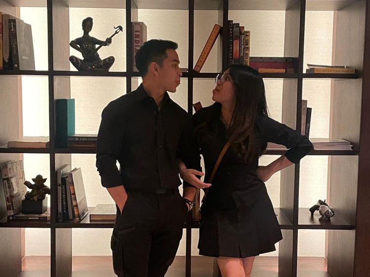 7 Foto Kebersamaan Putra Ari Wibowo & Lovely Anak Angel Karamoy, Imlek Bareng