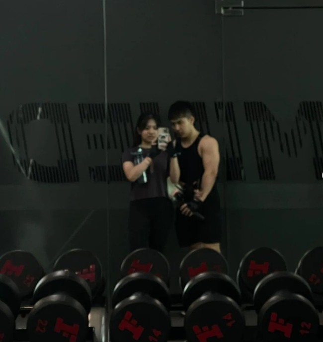 Gemar berolahraga, Kenzo tampaknya juga sempat mengajak Lovely untuk nge-gym bareng. Sama-sama berusia 16 tahun, keduanya terlihat kompak. Foto: Instagram