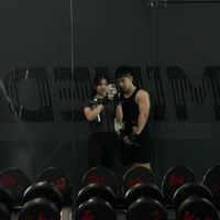 Gemar berolahraga, Kenzo tampaknya juga sempat mengajak Lovely untuk nge-gym bareng. Sama-sama berusia 16 tahun, keduanya terlihat kompak. Foto: Instagram