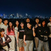 Di hari ulang tahun Kenzo, Lovely juga tampak hadir. Bahkan keduanya sudah tak malu-malu lagi memamerkan kebersamaan mereka di depan ayah Kenzo, Ari Wibowo. Foto: Instagram