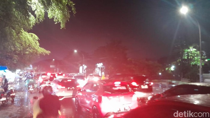 Macet di Jalan Sultan Alauddin, Makassar, Sulsel.