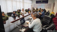 Adapun dalam kegiatan tersebut Magister Ilkom UPNVJ diwakili oleh Wakil Dekan Bidang Akademik Dr. Fitria Ayuningtyas, Kepala Program Studi Munadhil Abdul Muqsith, Ph.D dan sejumlah mahasiswa. Sementara itu yang mewakili UKM adalah Prof. Dr. Sufian Jusoh, Prof. Dr. Mohd Kamarulnizam Bin Abdullah, Prof. Madya Dato’ Paduka Dr Junaidi Abu Bakar. 