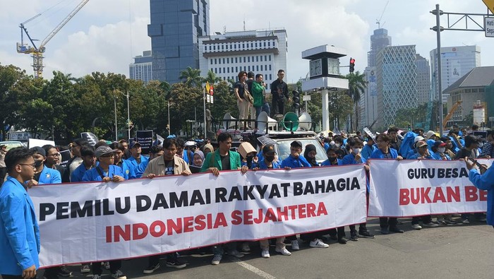 Mahasiswa demo di Patung Kuda, Jakpus (Devandra/detikcom)