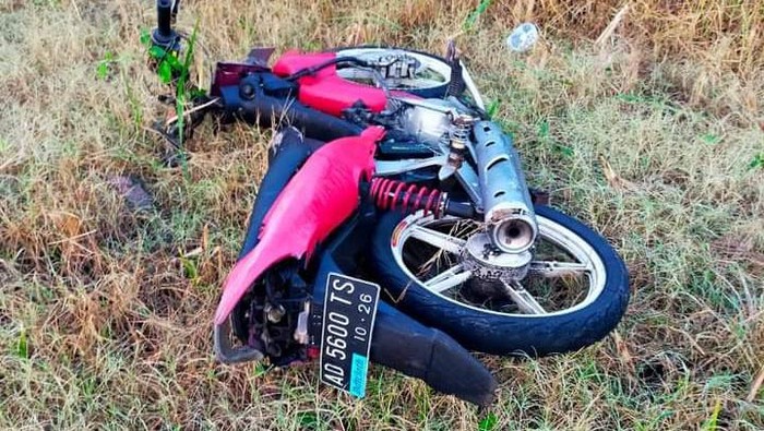 Kondisi motor yang diduga milik korban saat ditemukan di TKP.