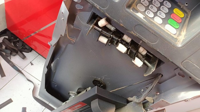 Mesin ATM di Kota Blitar dirusak tapi pelaku gagal bawa kabur uang