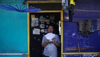 Tetapi  Komisi Pemilihan Umum (KPU) RI menyebut pemilih yang namanya tercatat di daftar pemilih tetap (DPT) akan mendapatkan undangan mencoblos atau formulir C6. Namun, jika sampai hari pemungutan suara pemilih belum mendapatkan undangan mencoblos, pemilih dapat membawa e-KTP ke TPS.